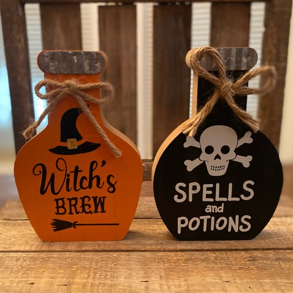 Halloween Potion Bottles Set, Witch’s Brew Potion Bottles, Spells & Potions - Picture 8 of 16